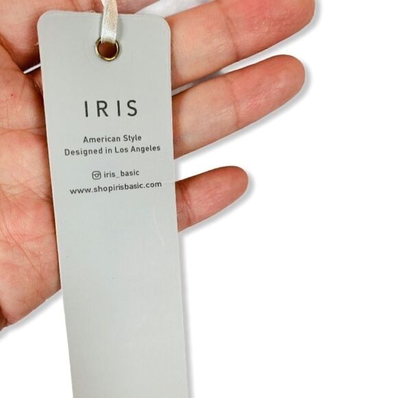 IRIS Basic Sleeveless Top - Picture 3 of 7